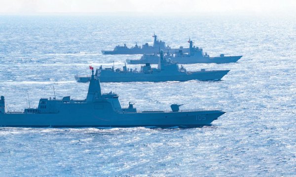 解放军百艘战舰陈兵第一岛链，和平统一的底气，必须是压倒性武力